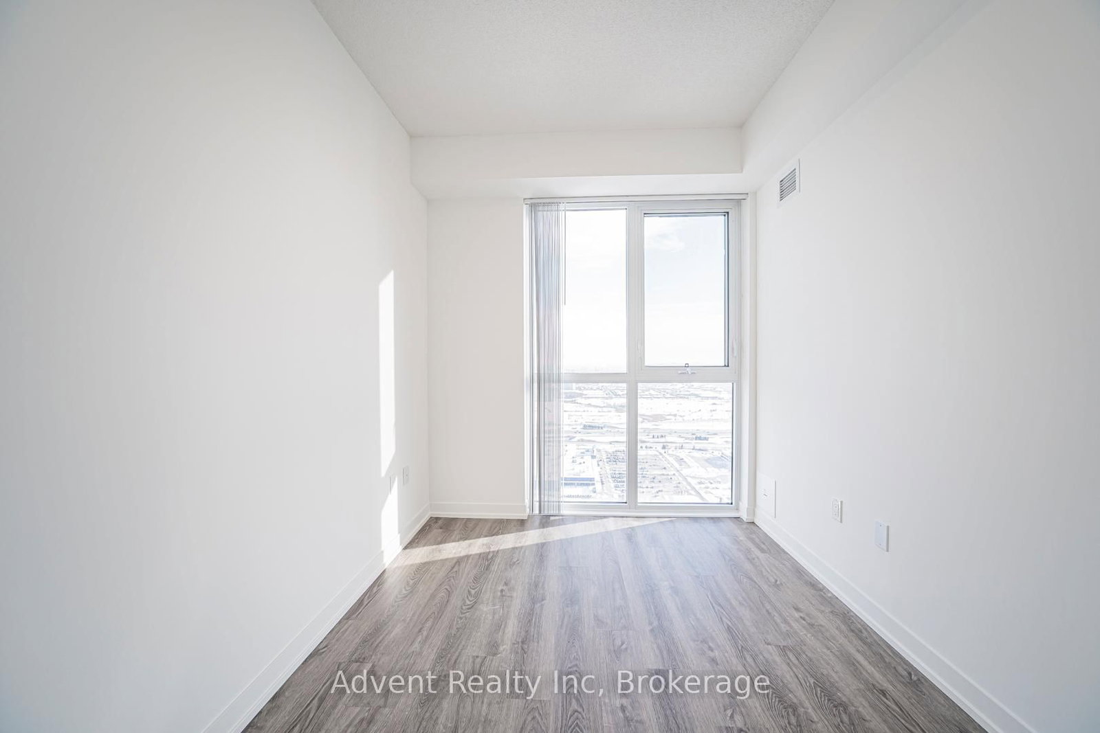 8 Interchange Way, Unit 5512 - Photo 10