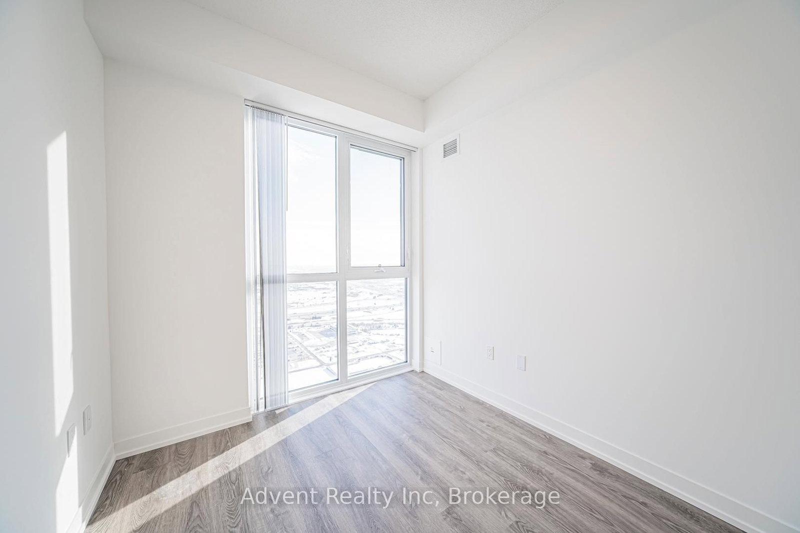 8 Interchange Way, Unit 5512 - Photo 11