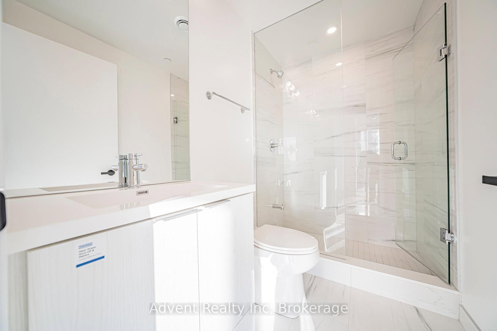 8 Interchange Way, Unit 5512 - Photo 17