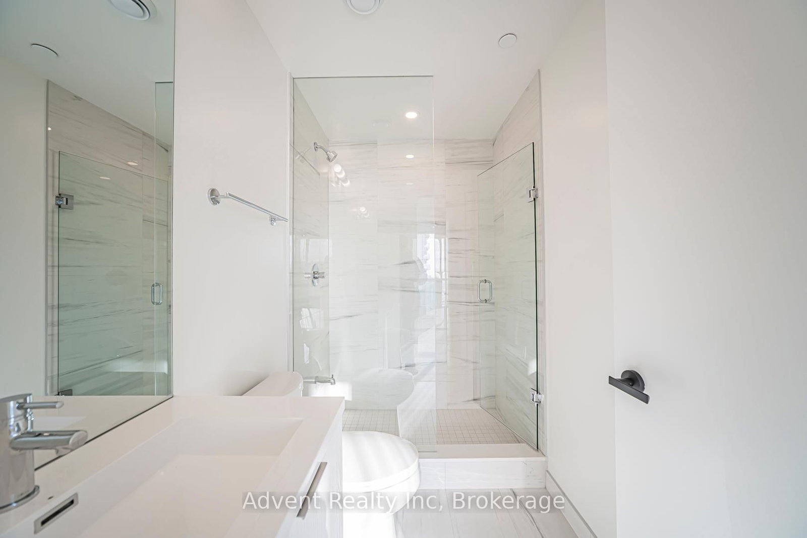 8 Interchange Way, Unit 5512 - Photo 20