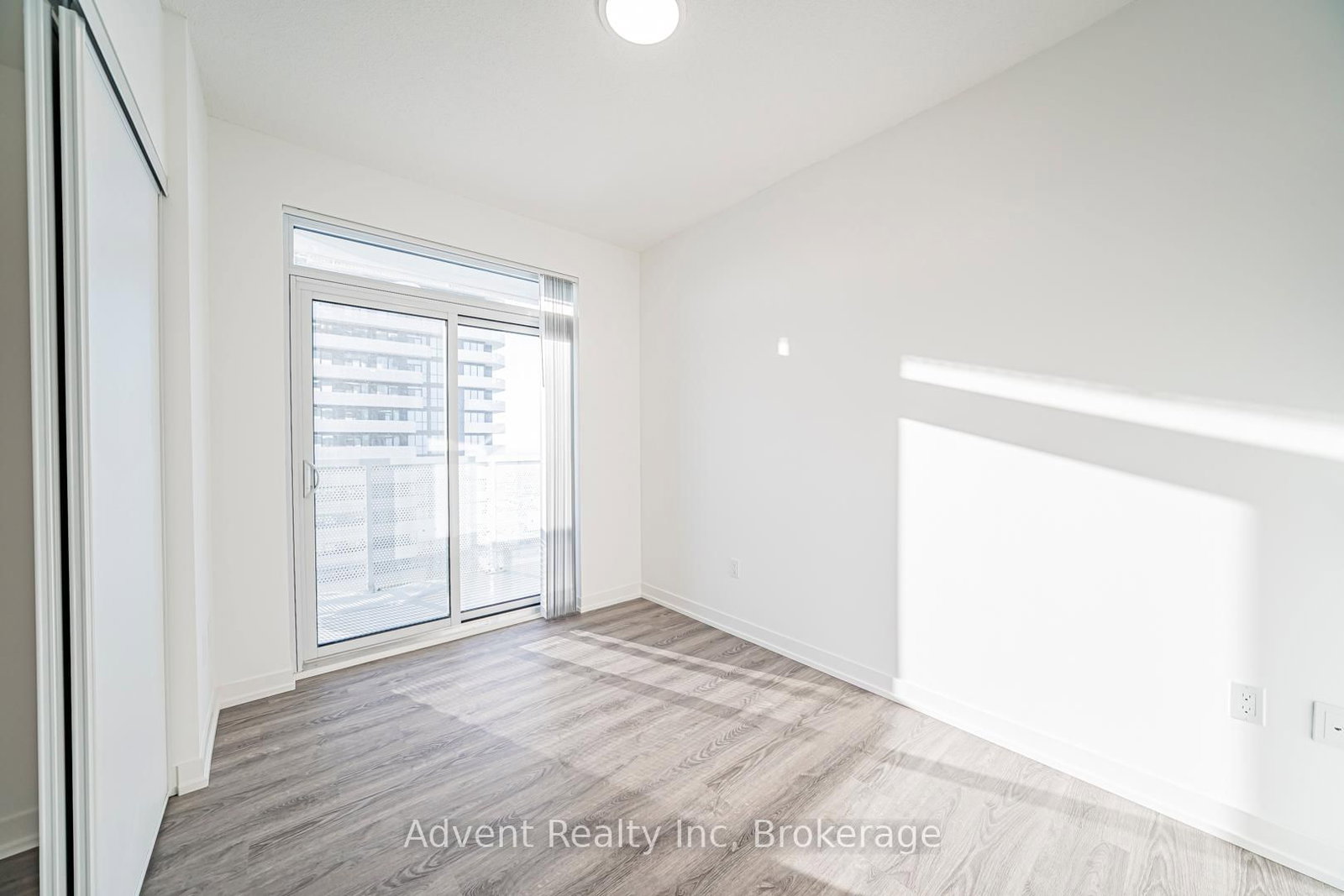 8 Interchange Way, Unit 5512 - Photo 21