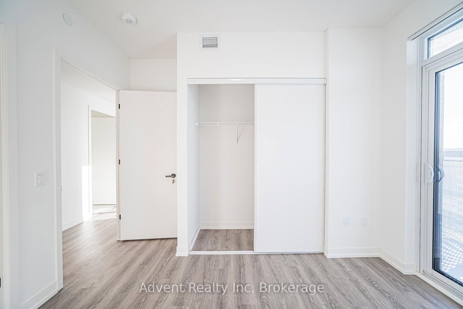 8 Interchange Way, Unit 5512 - Photo 25