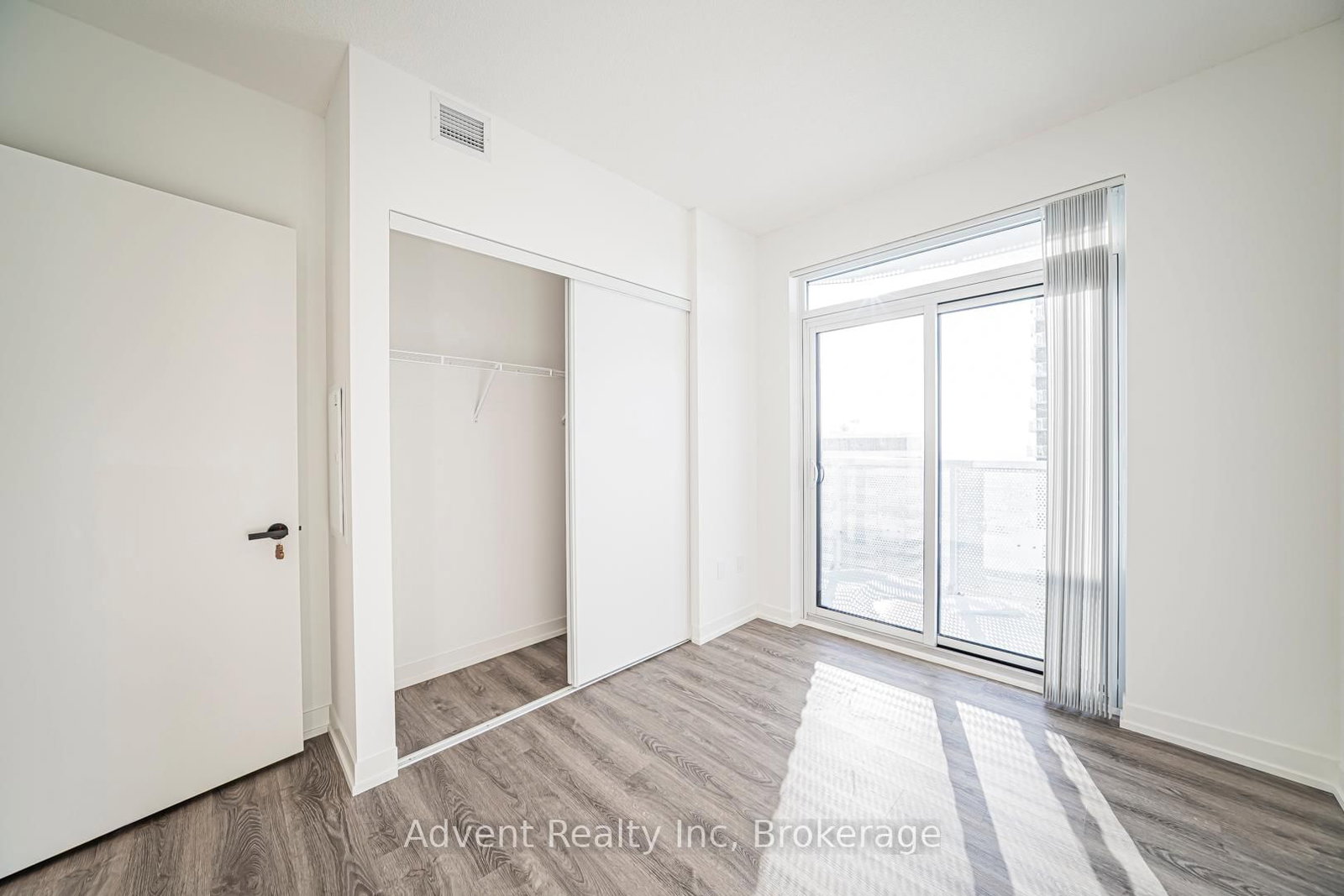 8 Interchange Way, Unit 5512 - Photo 26