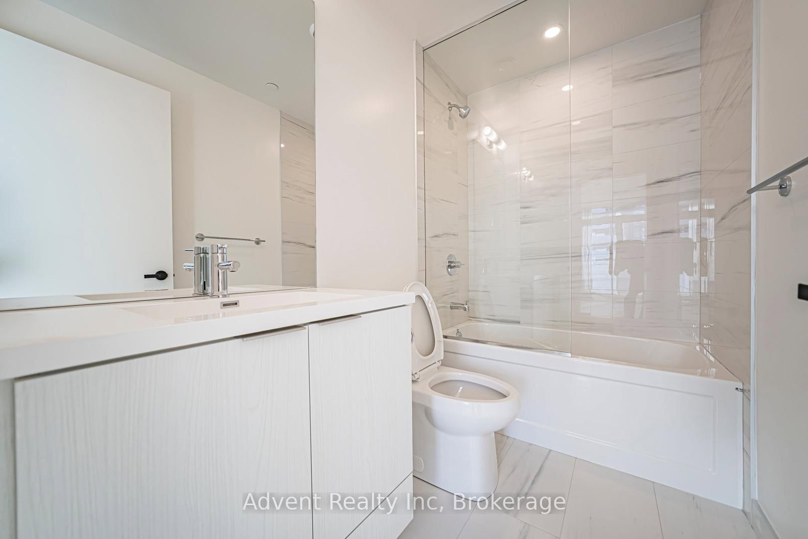 8 Interchange Way, Unit 5512 - Photo 27