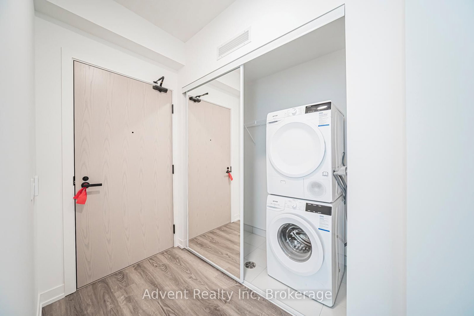 8 Interchange Way, Unit 5512 - Photo 3