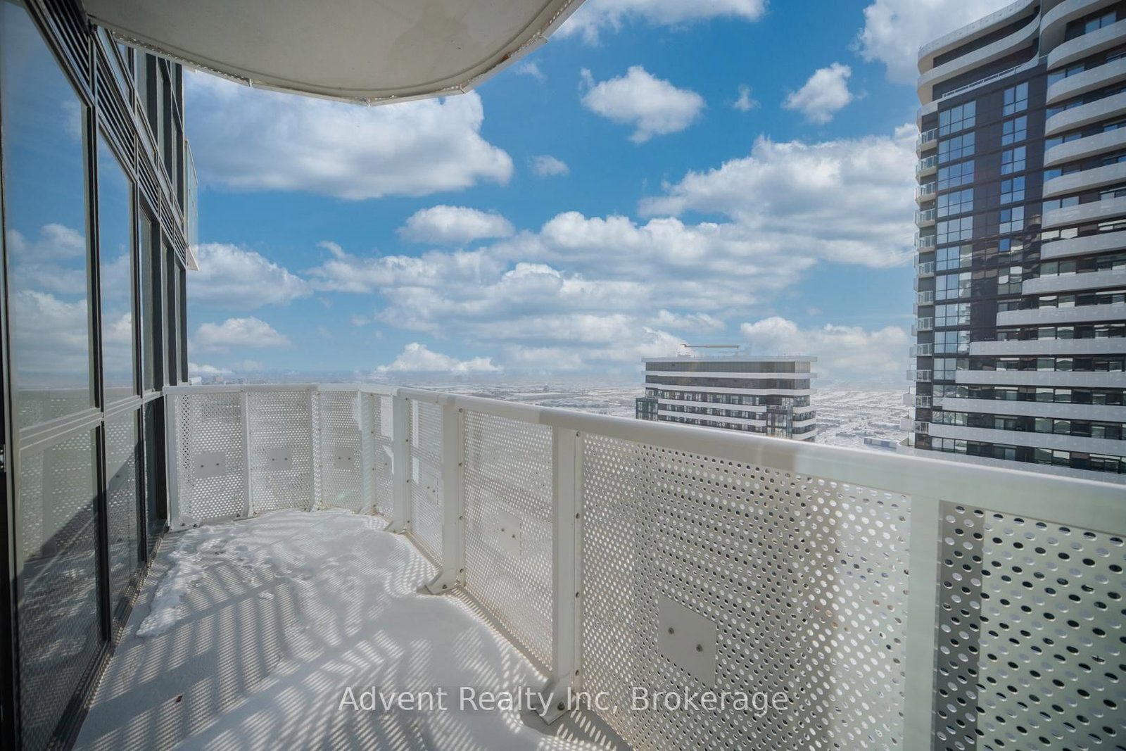 8 Interchange Way, Unit 5512 - Photo 38