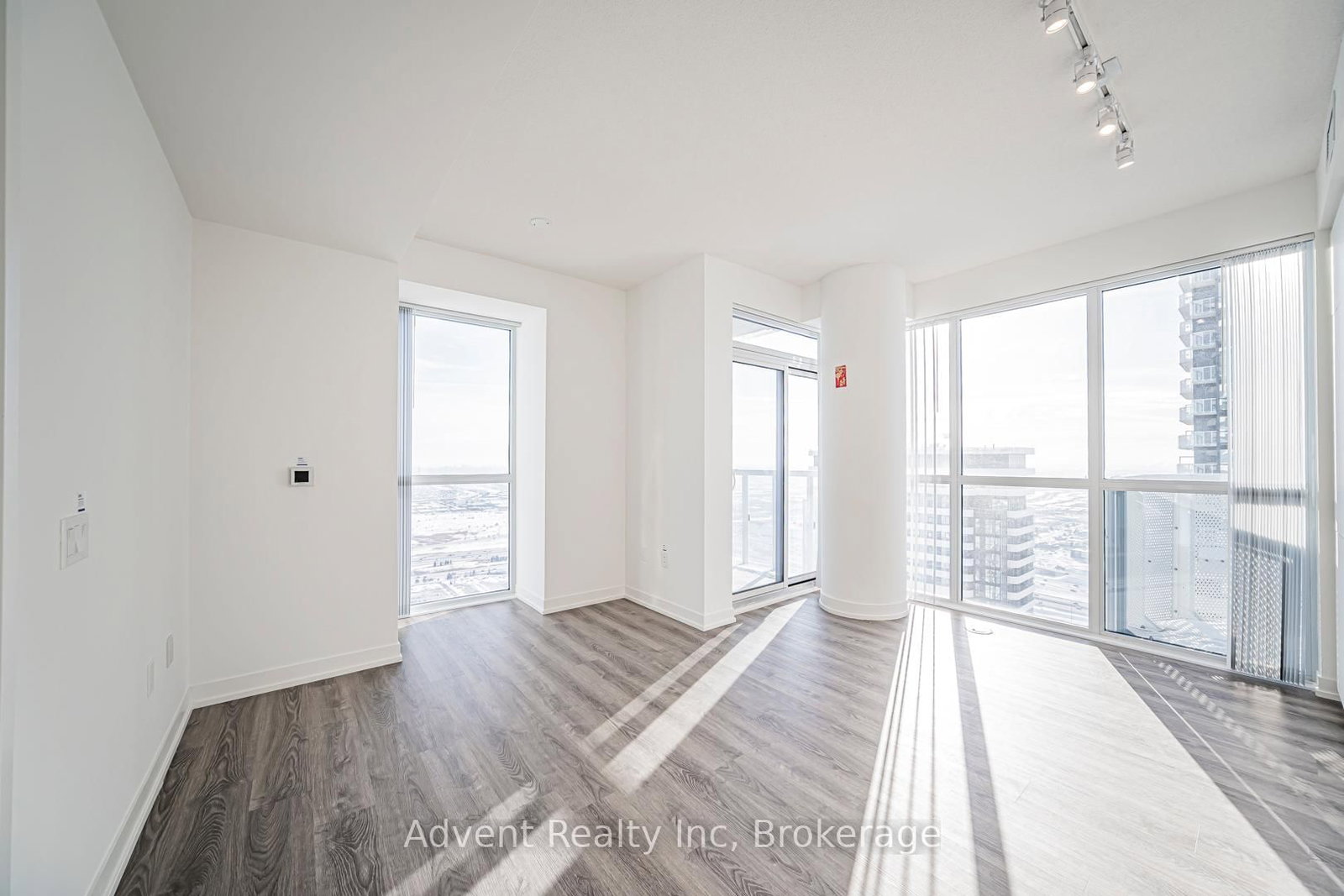 8 Interchange Way, Unit 5512 - Photo 4