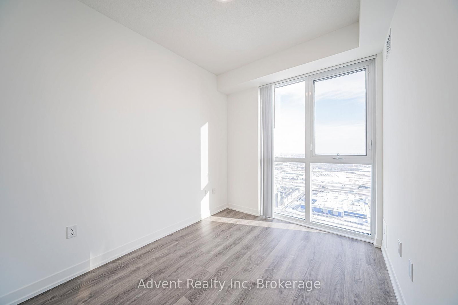 8 Interchange Way, Unit 5512 - Photo 9