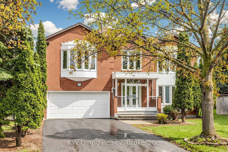 22A Waltham Cres, Richmond Hill, L4B 1Z2 | Image 2