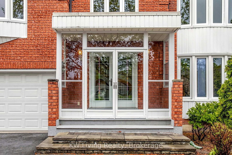 22A Waltham Cres, Richmond Hill, L4B 1Z2 | Image 3
