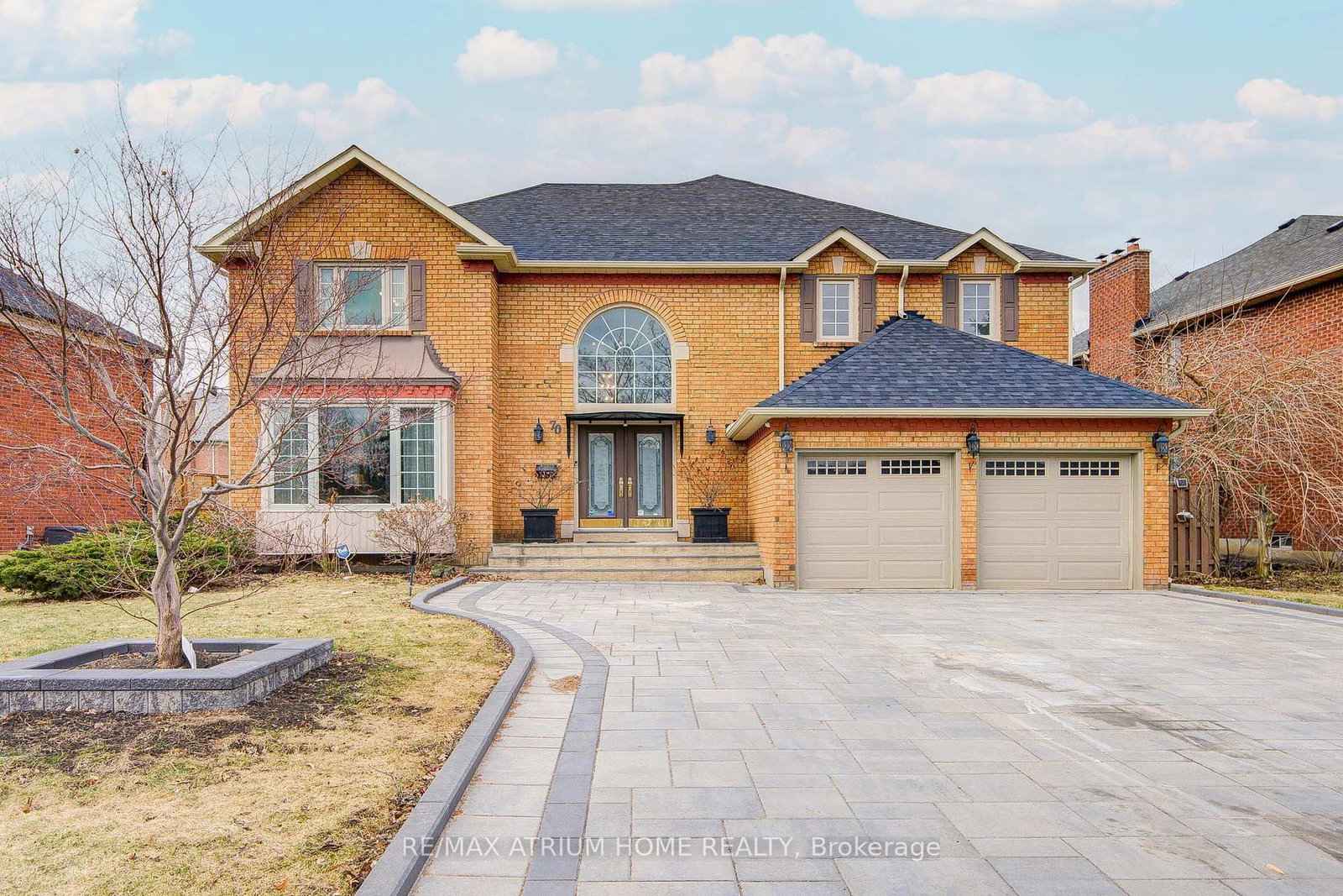 Detached House for sale at 70 Strathearn Avenue, Richmond Hill, Ontario, L4B 2J5 - Bayview Hill - MLS: N13105634