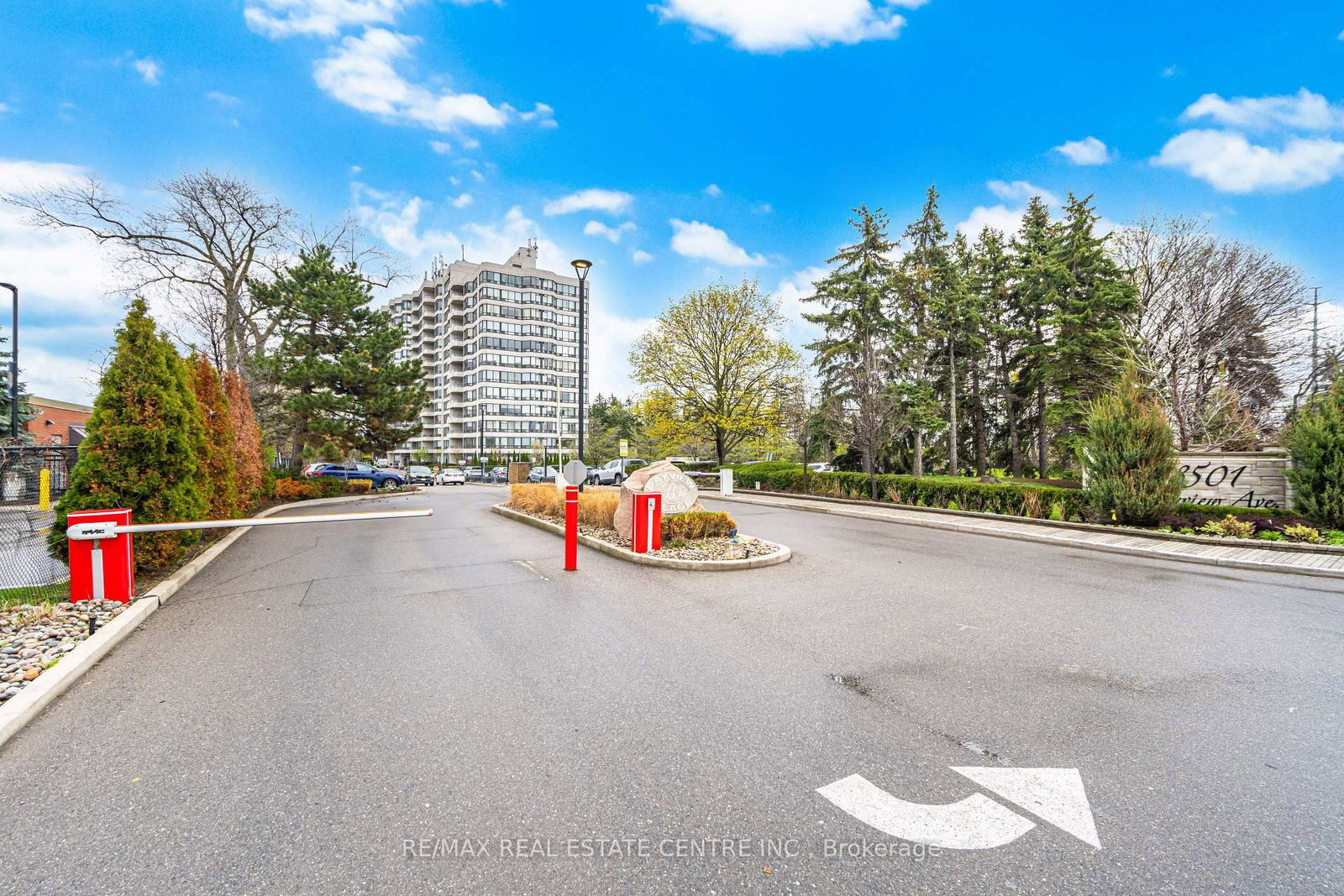 8501 Bayview Avenue, Unit 1414 - Photo 2