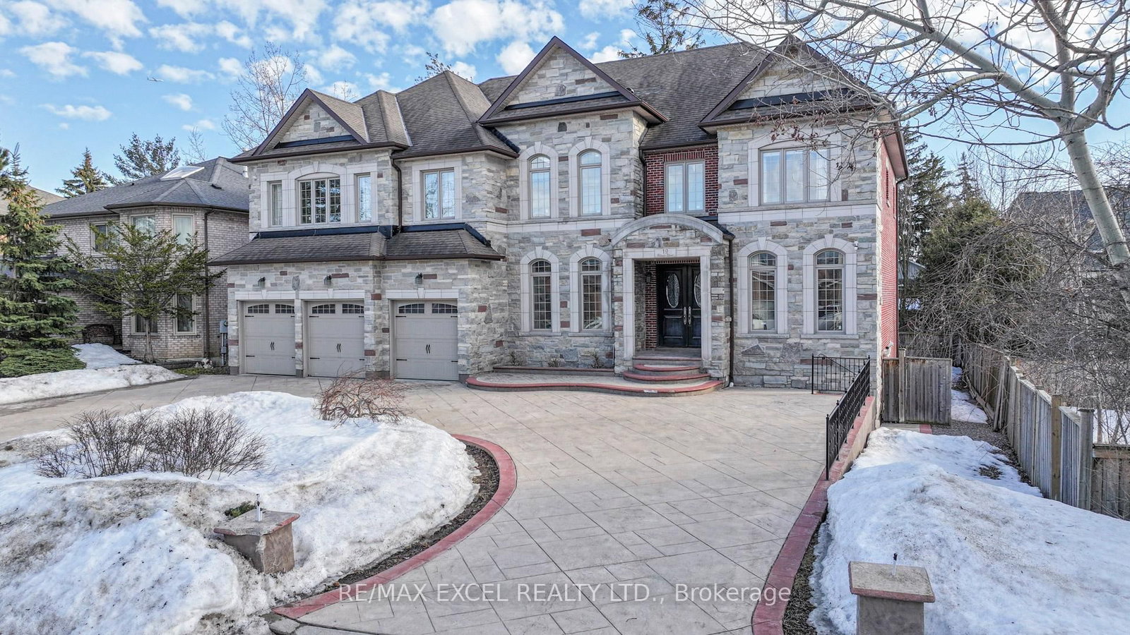 19 Addison Street • Richmond Hill, ON photo 2