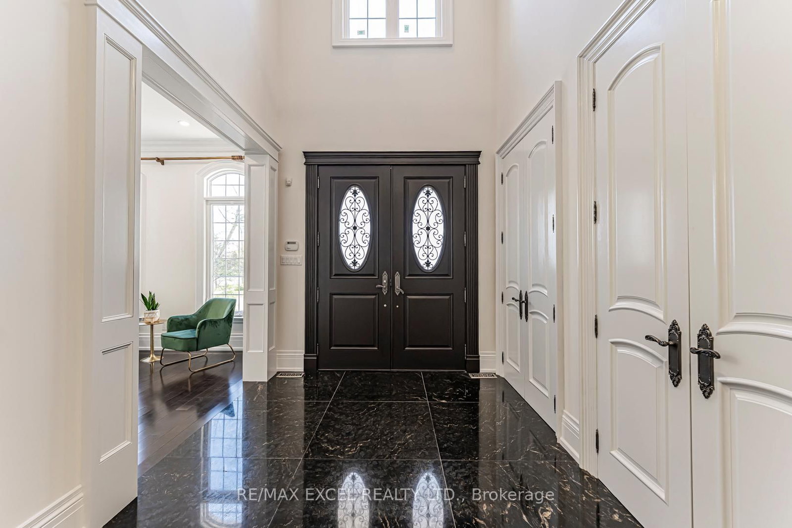 19 Addison Street • Richmond Hill, ON photo 3
