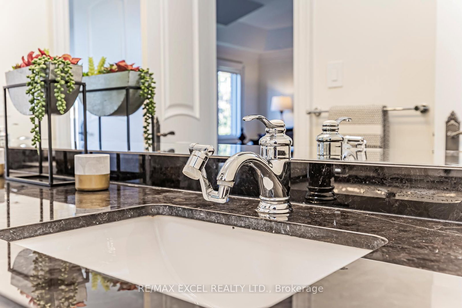 19 Addison Street • Richmond Hill, ON photo 37