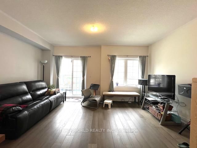 79 Clippers Crescent