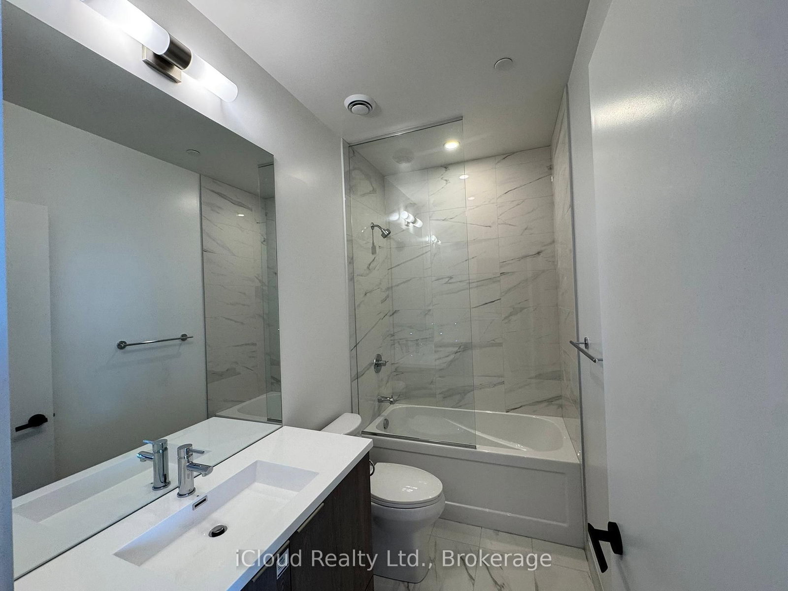 8 Interchange Way, Unit 6010 - Photo 13