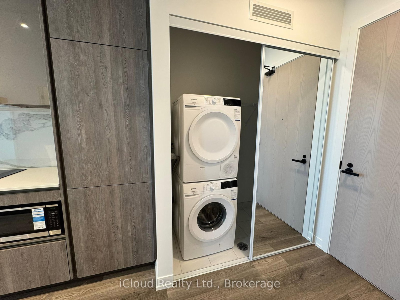 8 Interchange Way, Unit 6010 - Photo 14
