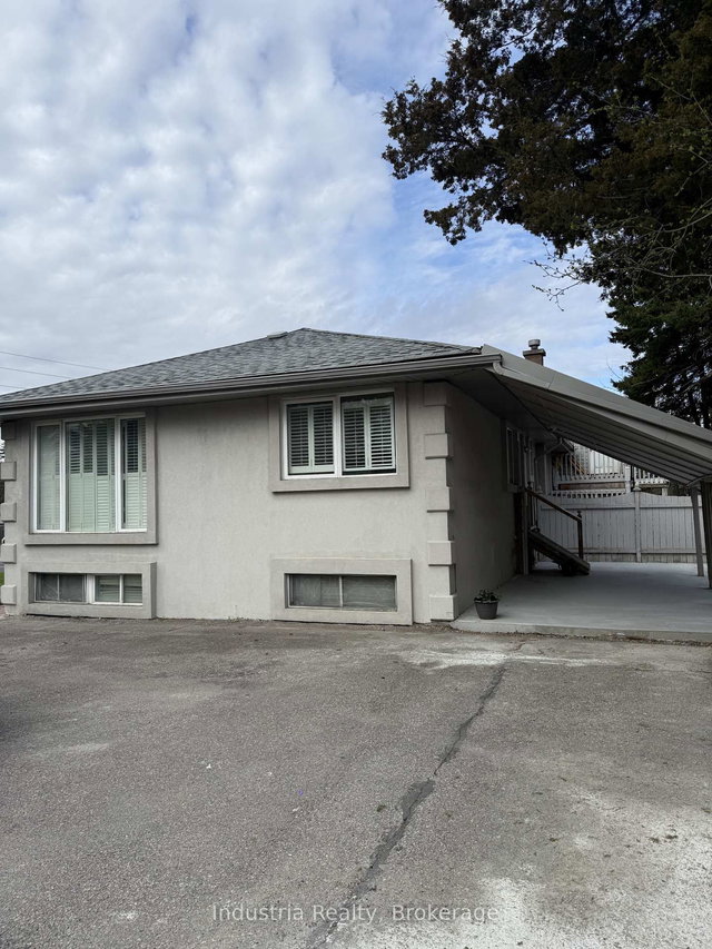 Back Unit - 546 Major Mackenzie Drive E