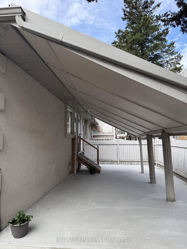 Back Unit - 546 Major Mackenzie Drive E