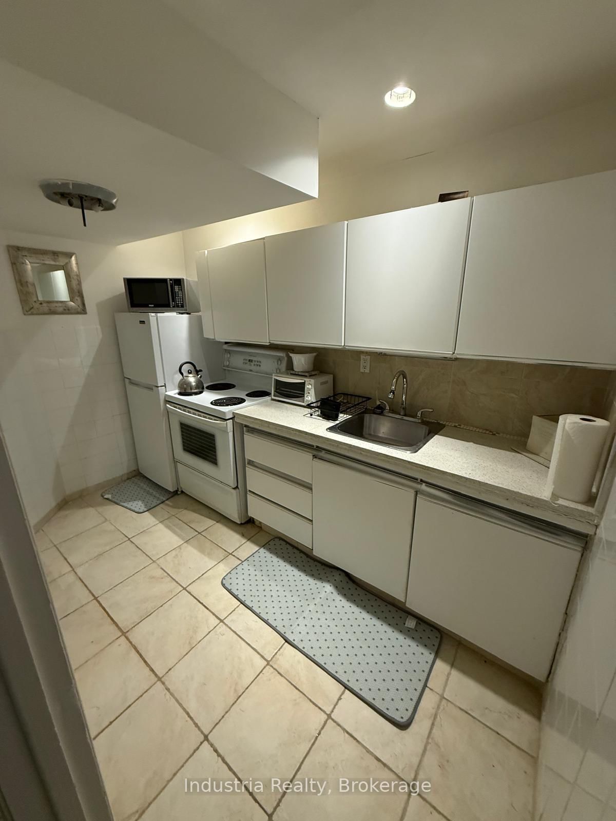 15500 Leslie Street, Unit Lower - Photo 12