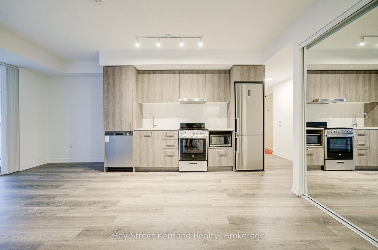 195 Commerce Street, Unit 517 - Photo 8