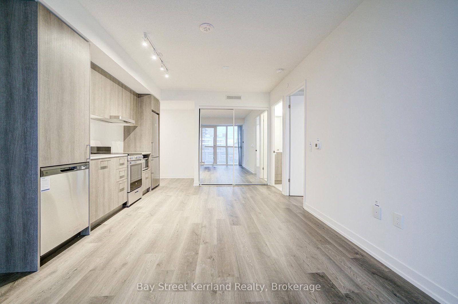 195 Commerce Street, Unit 517 - Photo 9