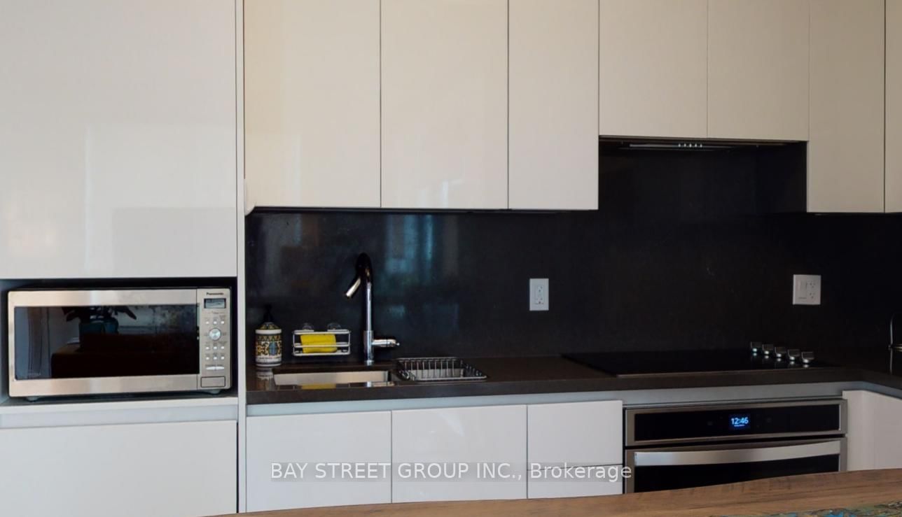 396 Highway 7 Avenue, Unit 602 - Photo 11