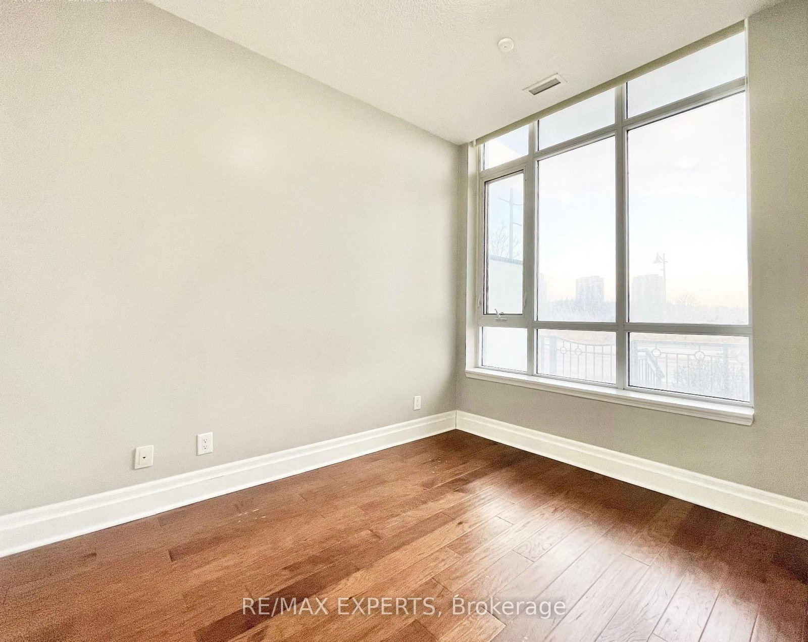 131 Upper Duke Crescent, Unit 104 - Photo 5