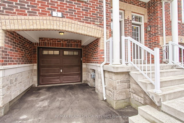 5 - 10 Porter Avenue W