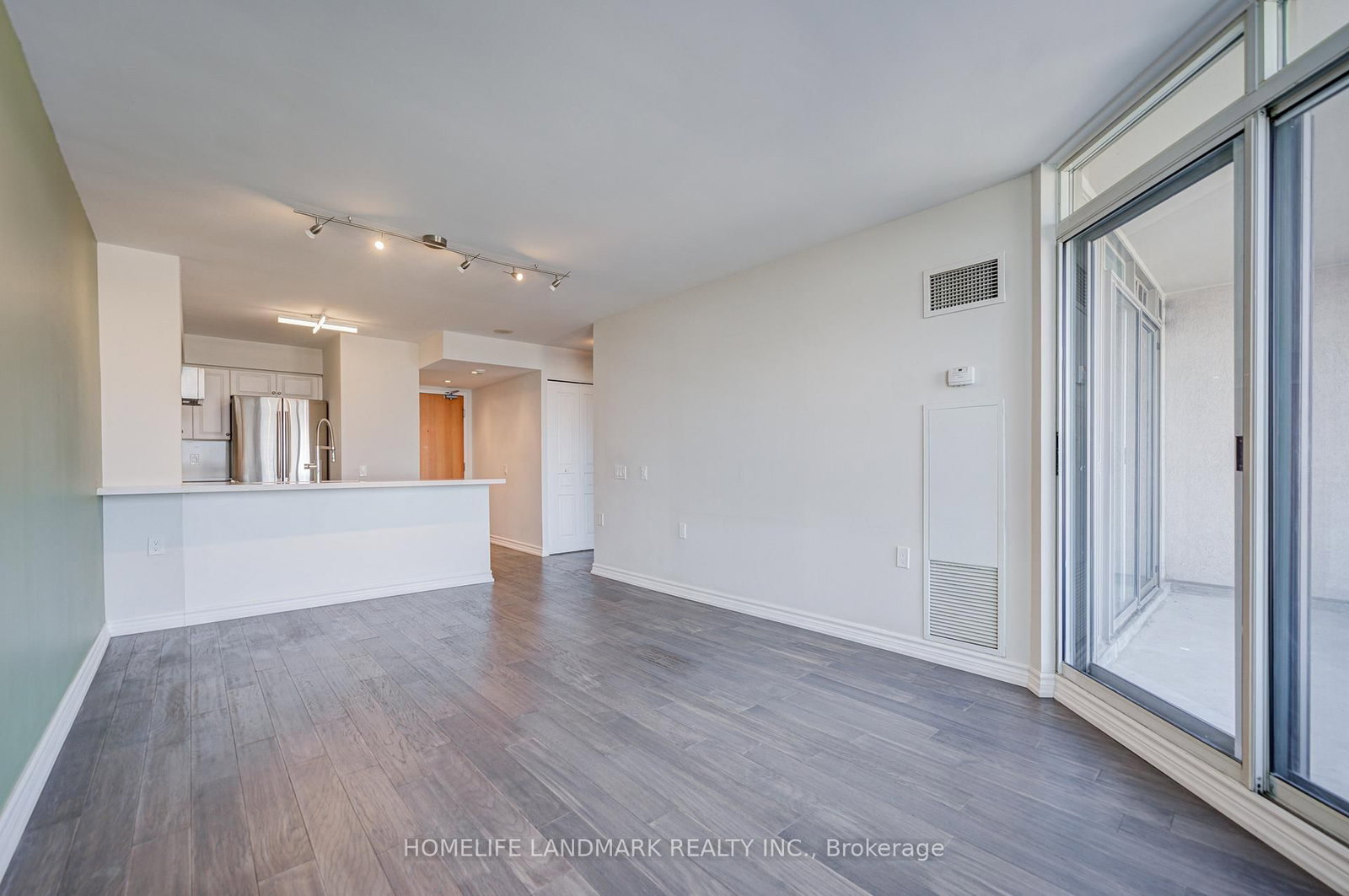9017 Leslie Street, Unit 317 - Photo 16