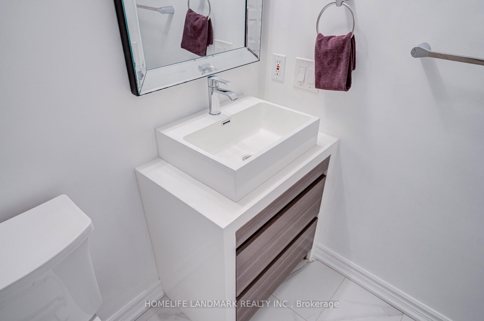 9017 Leslie Street, Unit 317 - Photo 20