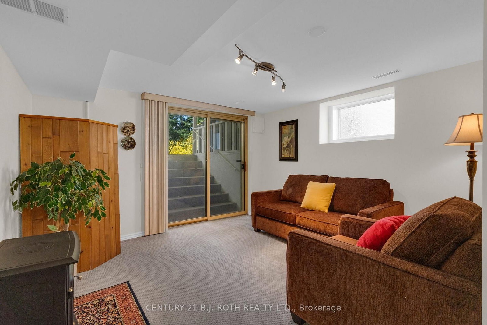 2165 Victoria Street - Photo 24