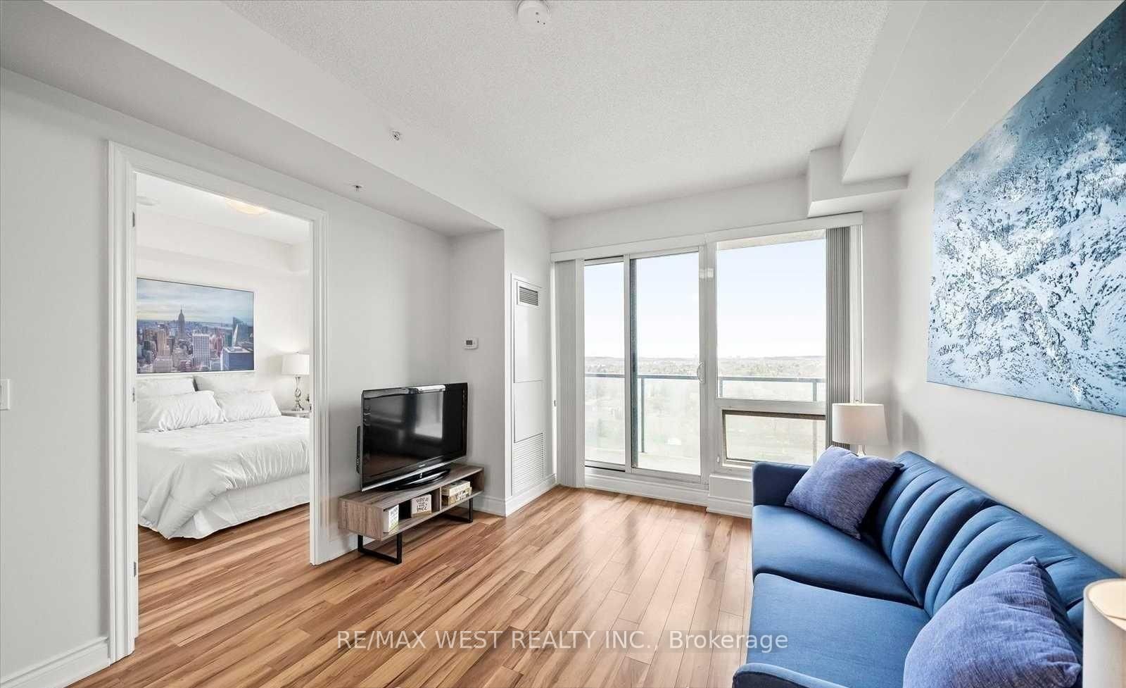 9090 Yonge Street, Unit 1501 - Photo 14