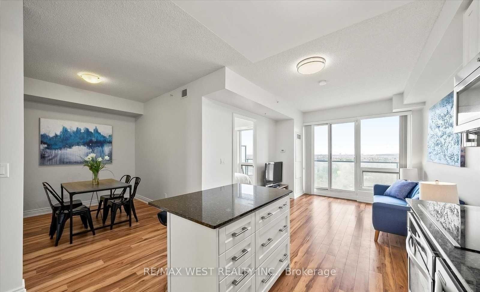 9090 Yonge Street, Unit 1501 - Photo 8