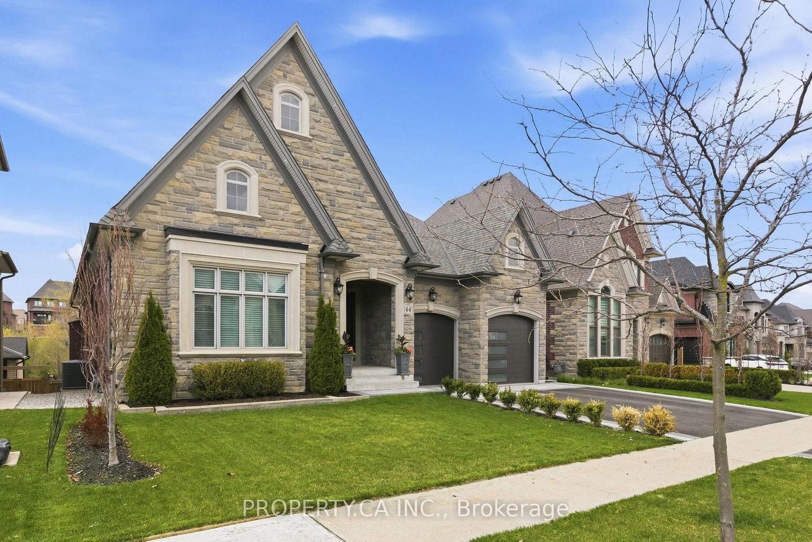 Detached House sold at 44 Hogan Court, King, Ontario, L7B 0M1 - King City - MLS: N13111908
