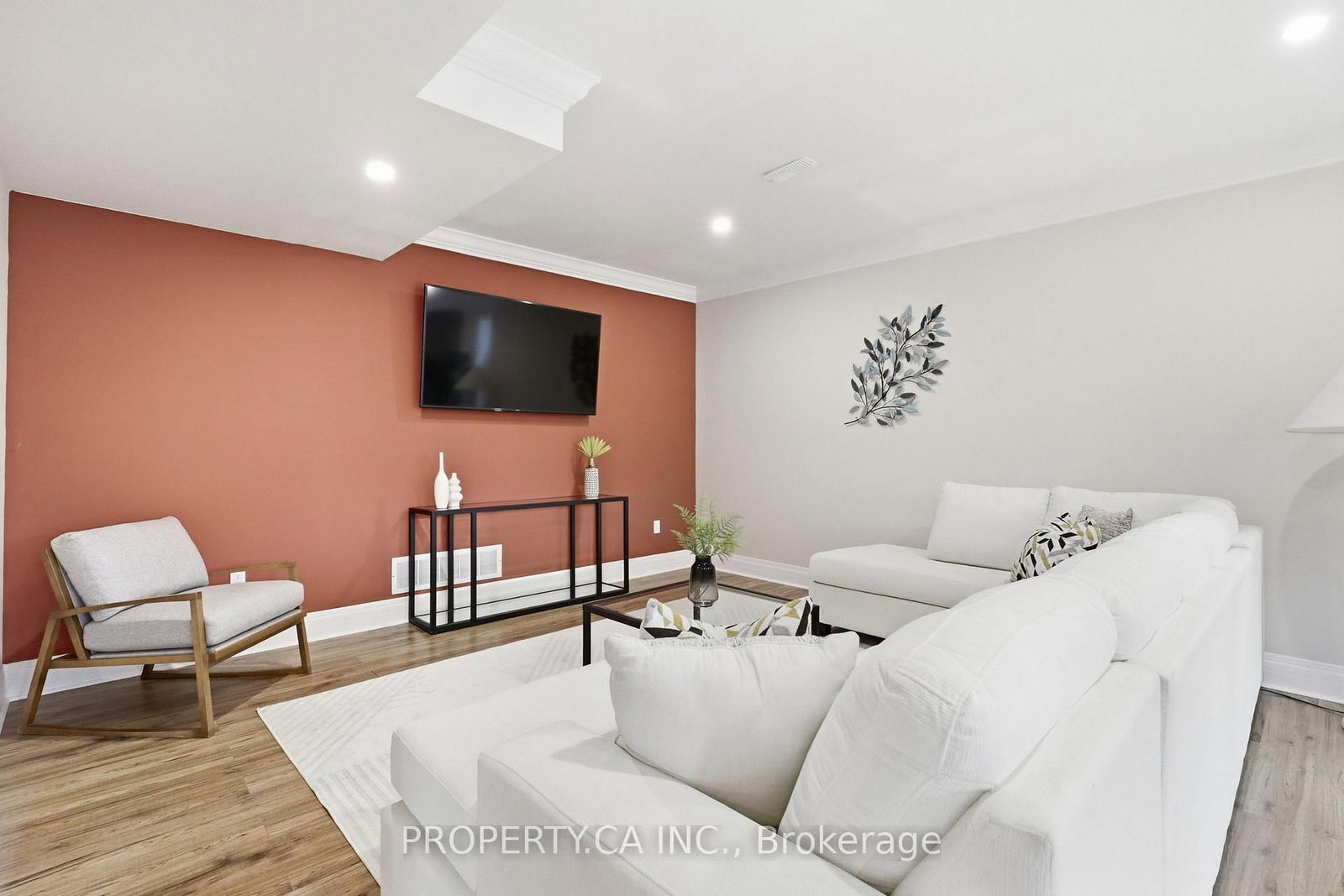Detached House sold at 44 Hogan Court, King, Ontario, L7B 0M1 - King City - MLS: N13111908