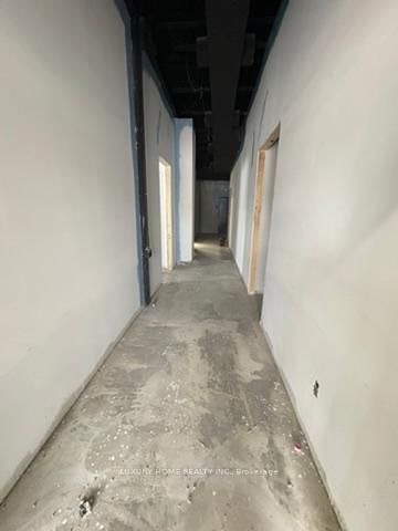 186 KING Road, Unit MAIN FLOOR ONLY - Photo 10