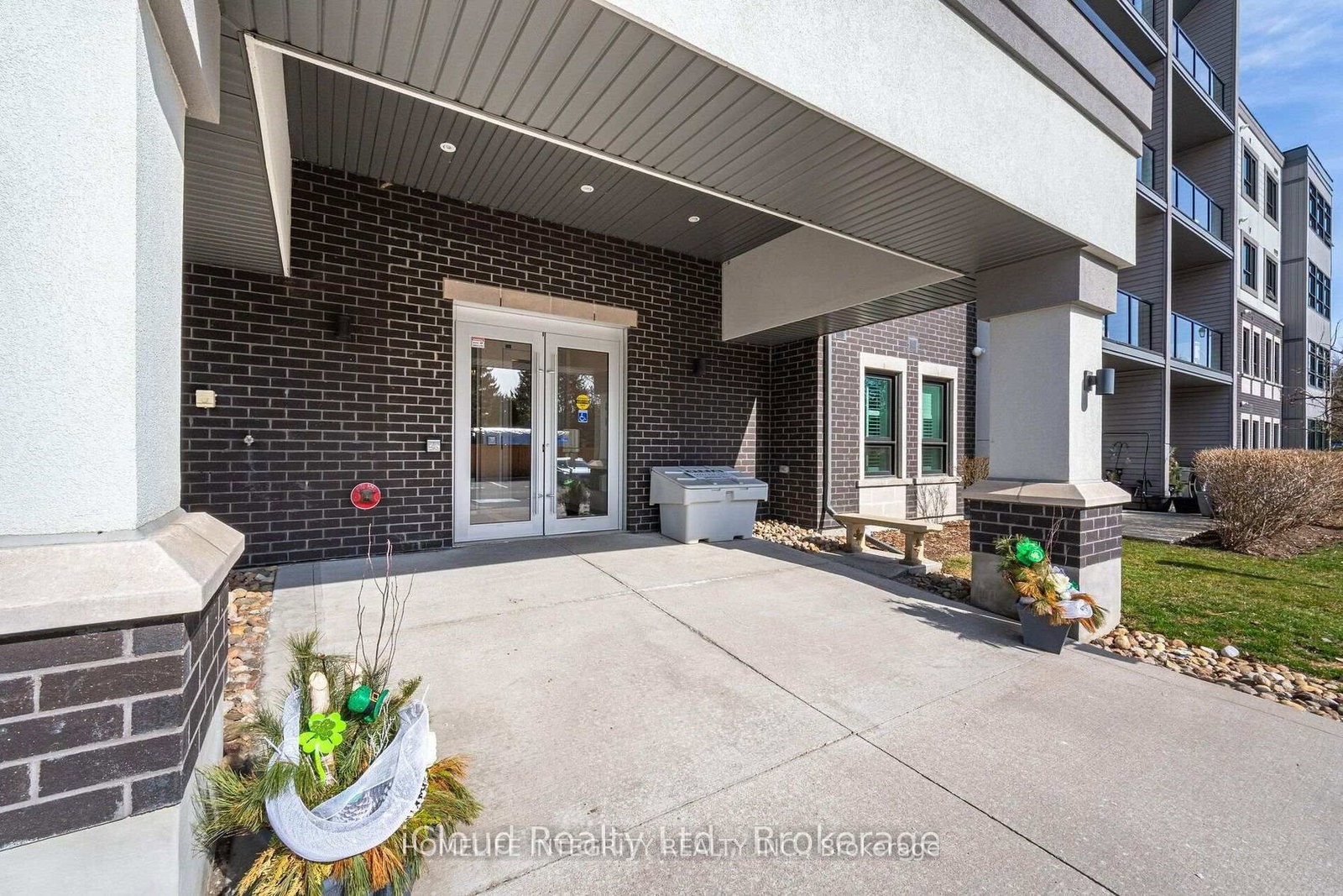 69 Boyne Street, Unit 402 - Photo 2