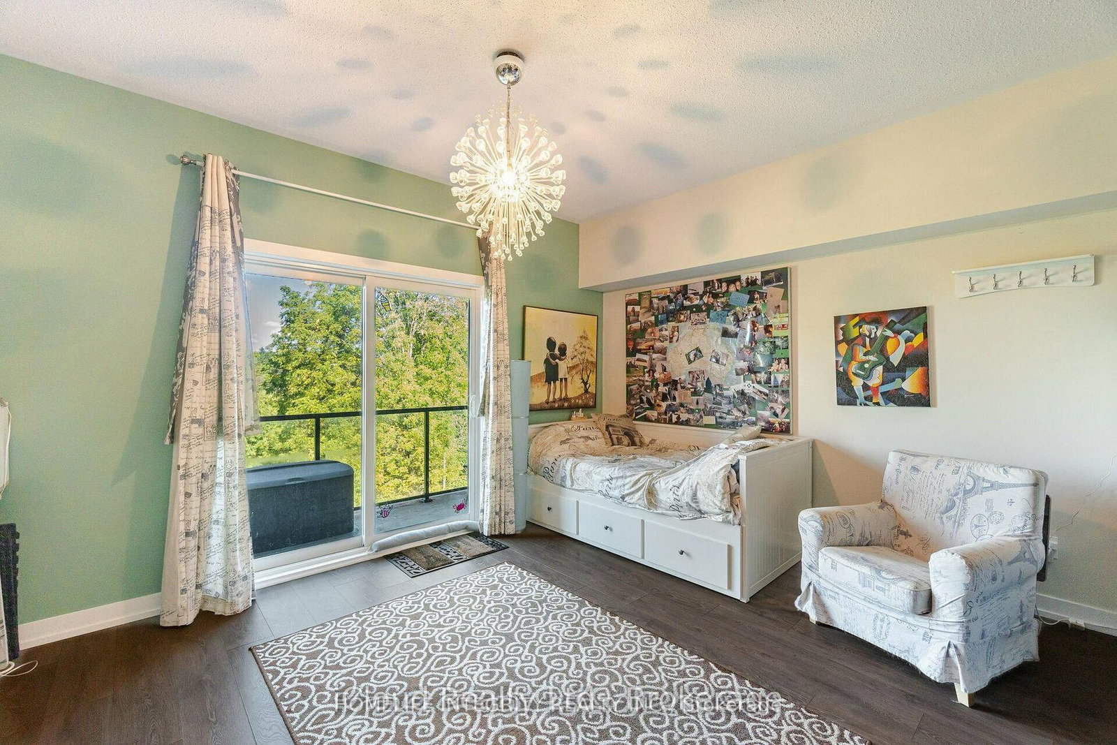 69 Boyne Street, Unit 402 - Photo 8