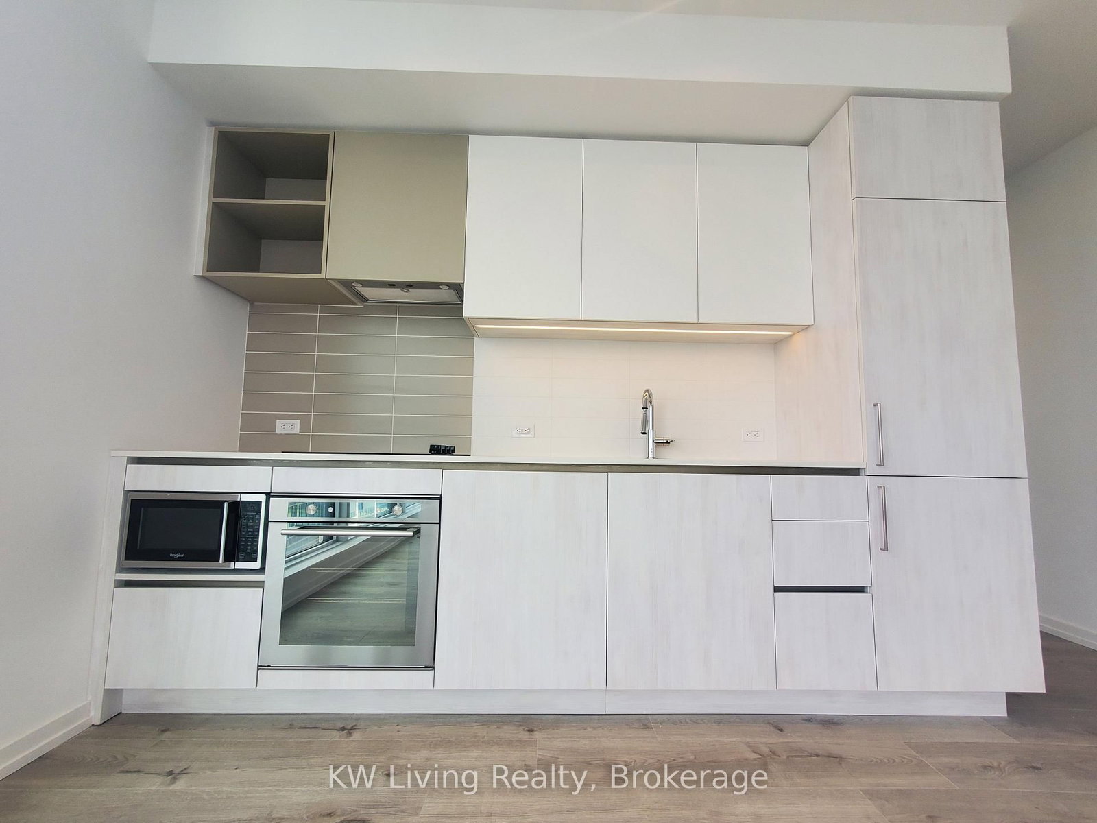7890 Jane Street, Unit PH06 - Photo 3