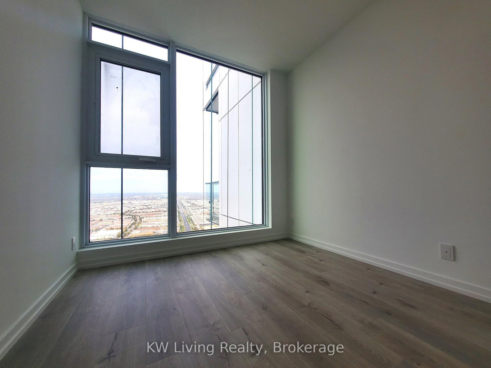 7890 Jane Street, Unit PH06 - Photo 8