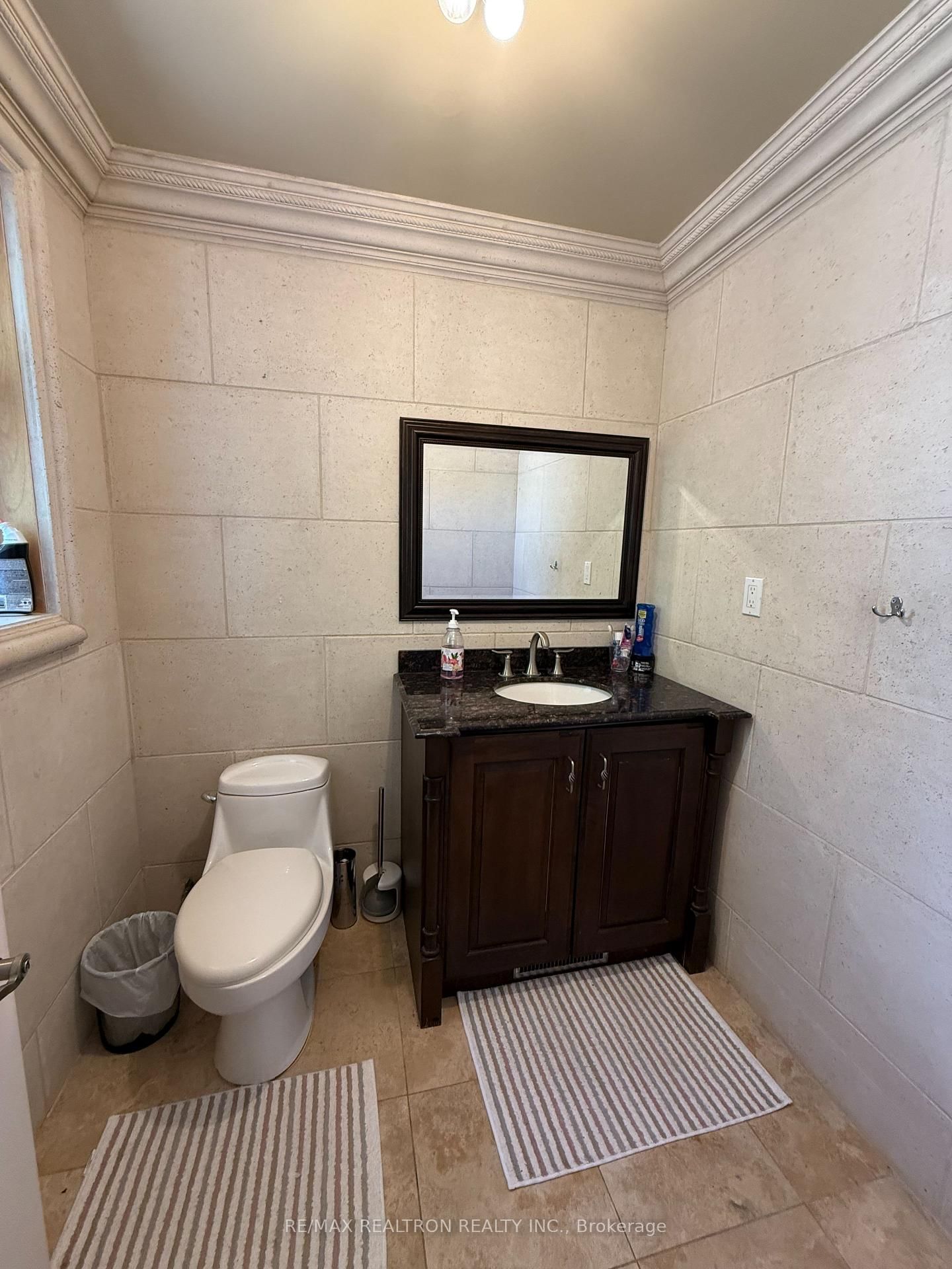 18 Irwin Avenue, Unit Main - Photo 10