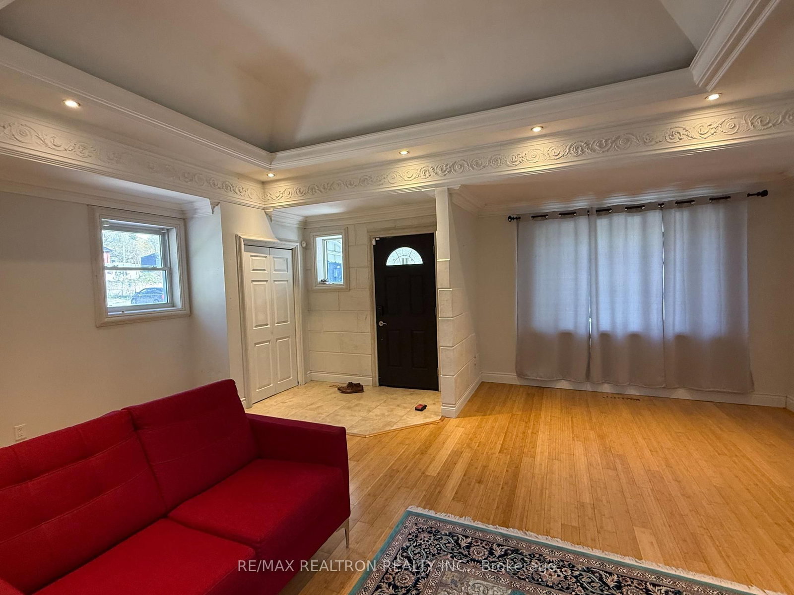 18 Irwin Avenue, Unit Main - Photo 8
