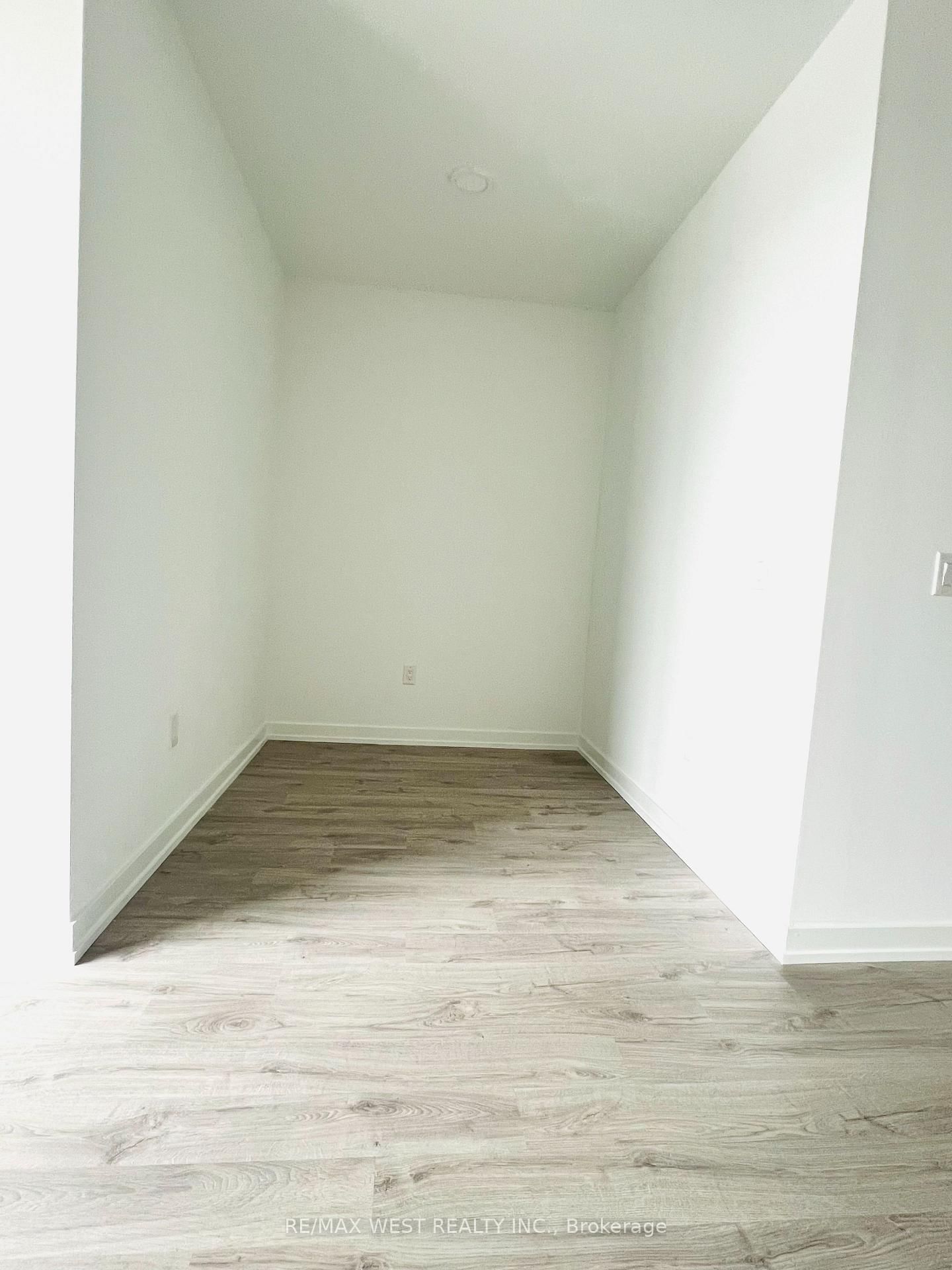 9763 Markham Road, Unit 705A - Photo 8