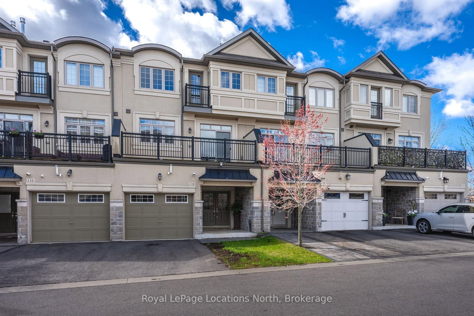 118 Puccini Drive • Richmond Hill, ON photo 2
