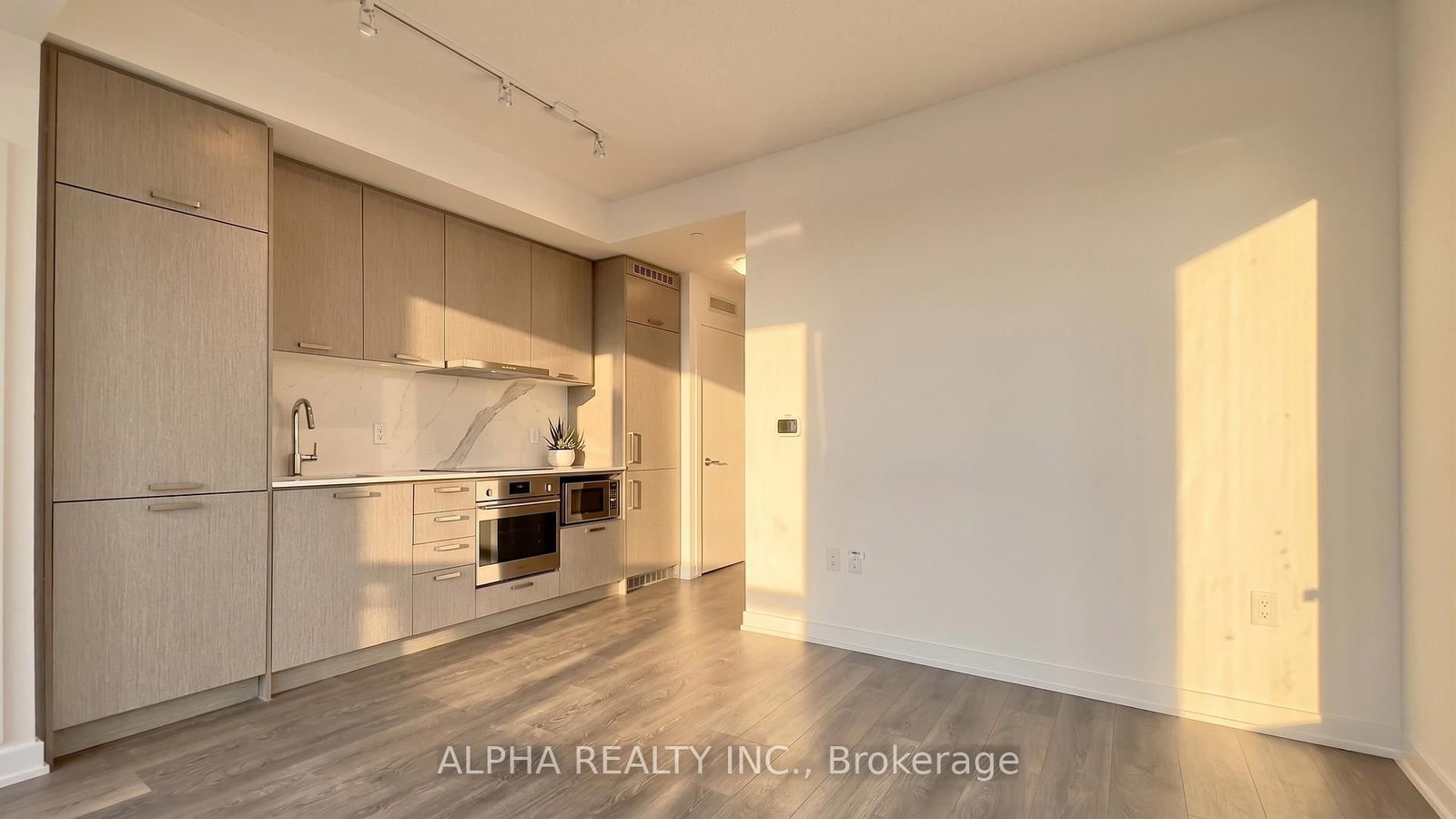 38 Honeycrisp Crescent, Unit 2009 - Photo 3