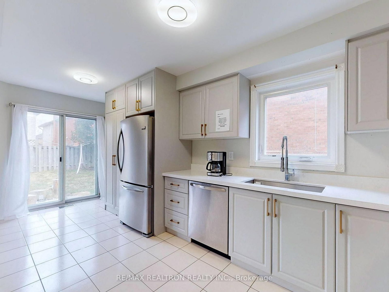 8 Estoril Street, Unit Upper