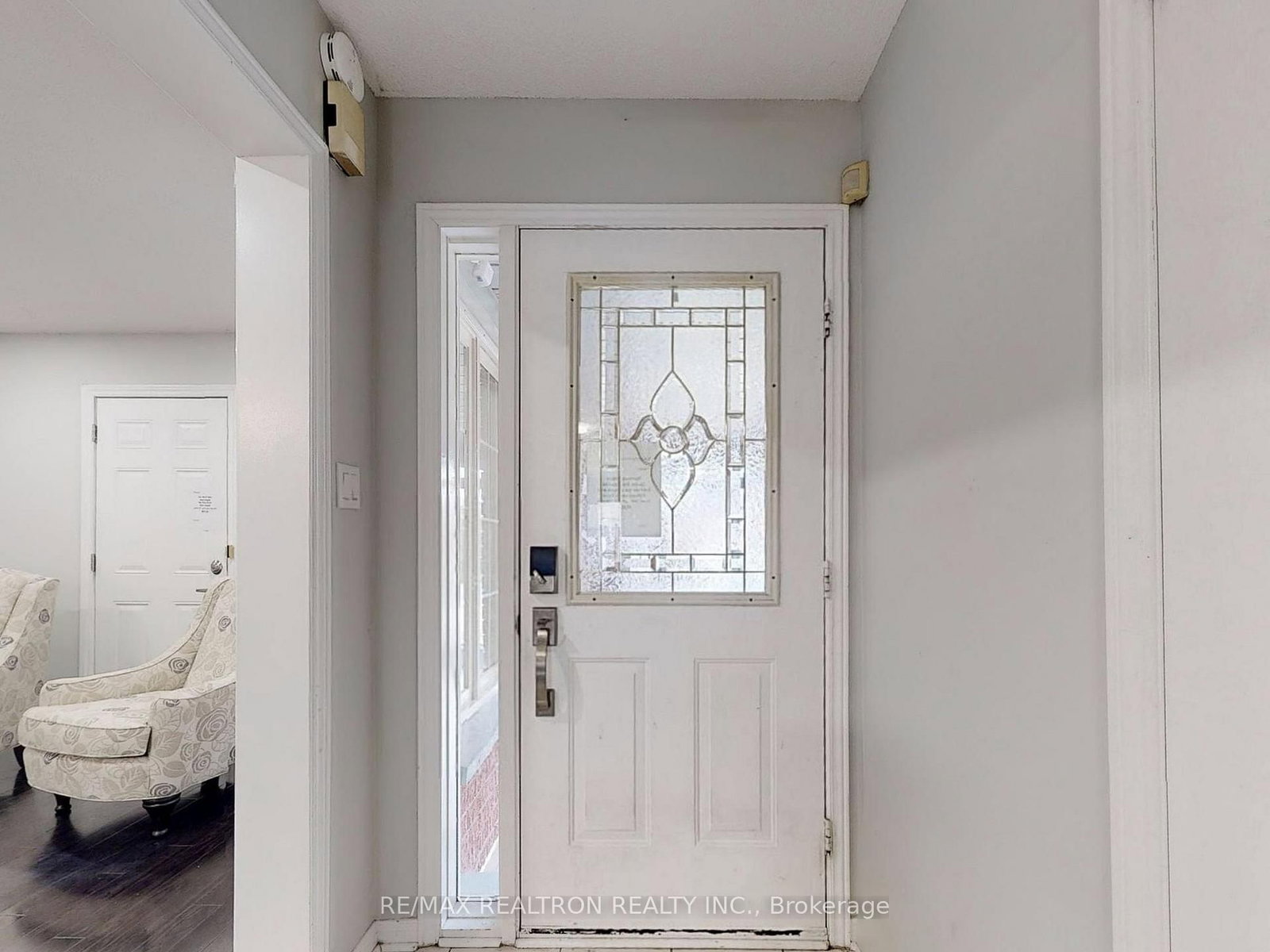 8 Estoril Street, Unit Upper - Photo 11