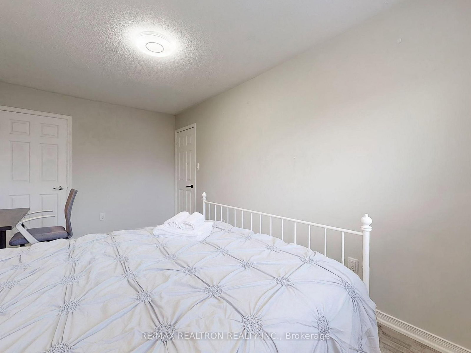 8 Estoril Street, Unit Upper - Photo 13